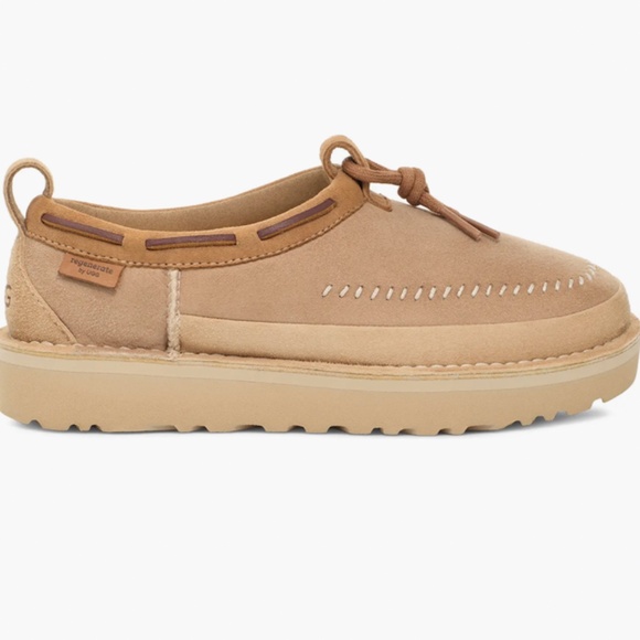UGG Moccasins in Tan Suede - Picture 4 of 5